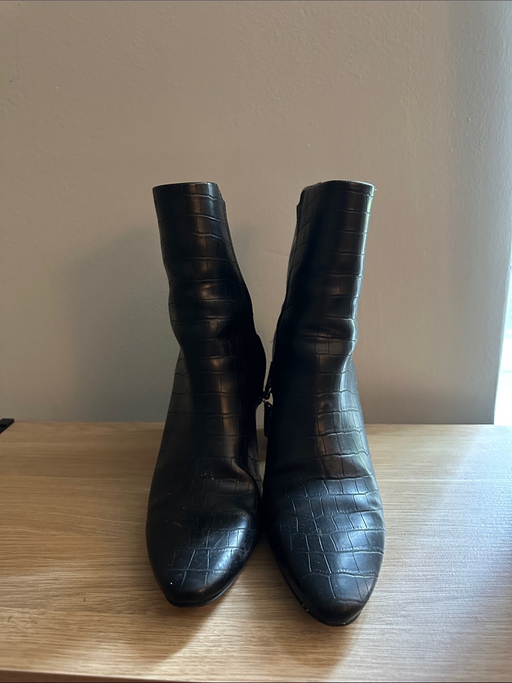 Black Croc-Embossed Women's Ankle Boots - Classic Style